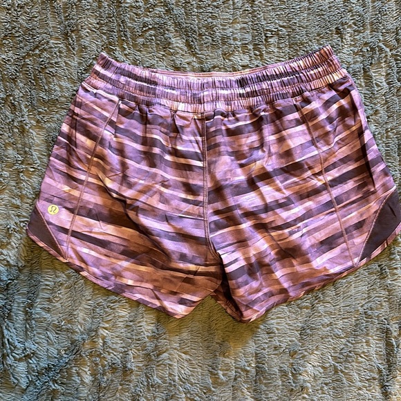 Lululemon Hotty Hot Shorts - Picture 2 of 5